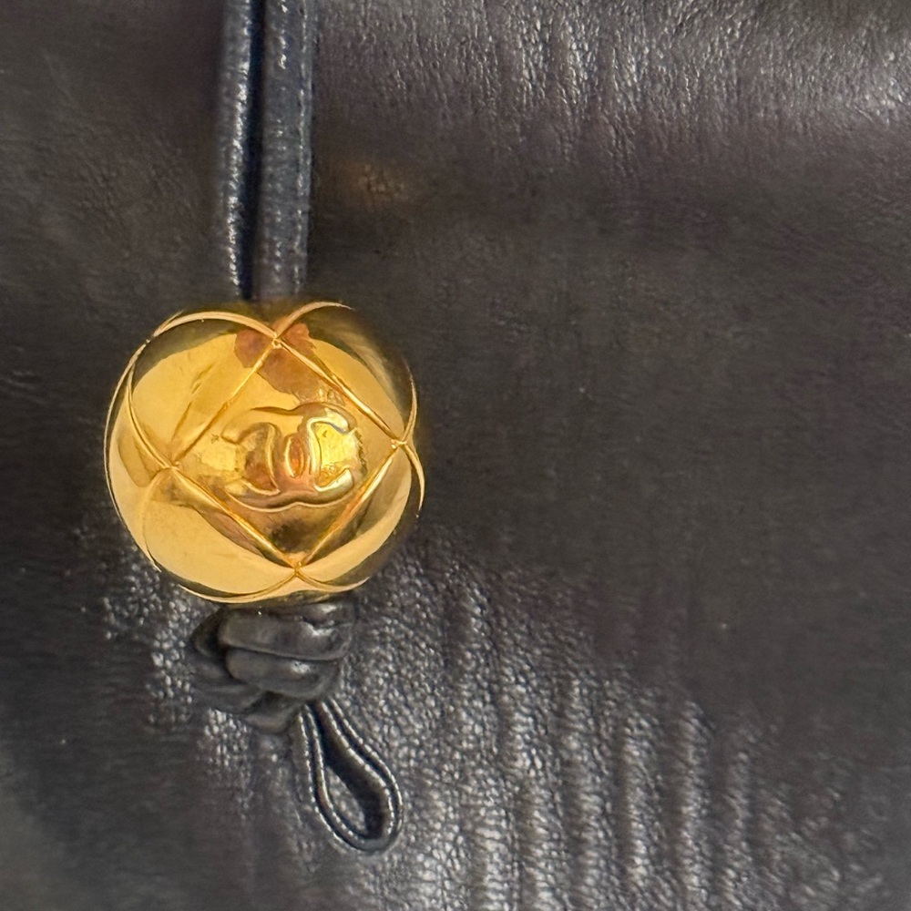 CHANEL BLACK CHEVRON QUILTED LEATHER TOTE BAG 💕 - Picture 11 of 13